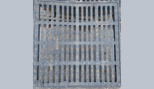 707982 - GRILLE FONTE CARREE CONCAVE PMR SCG60 C250 670X630-550X550