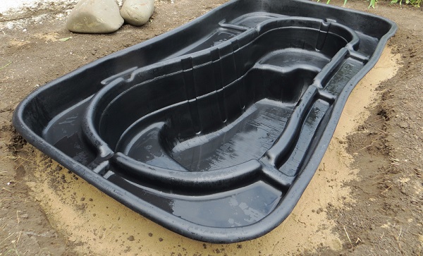 Recouvrir le bassin, poser les accessoires et mettre en eau