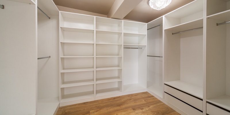 Dressing moderne en panneaux d'agencement