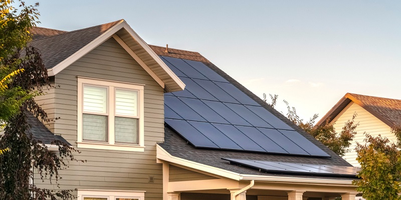 Maison avec une marquise solaire