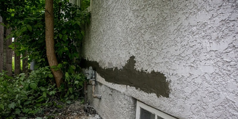 Mortier appliqué sur un mur extérieur