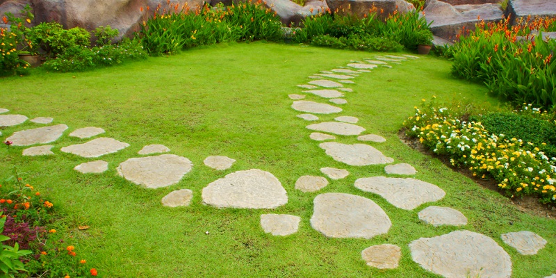 Pas japonais dans le jardin