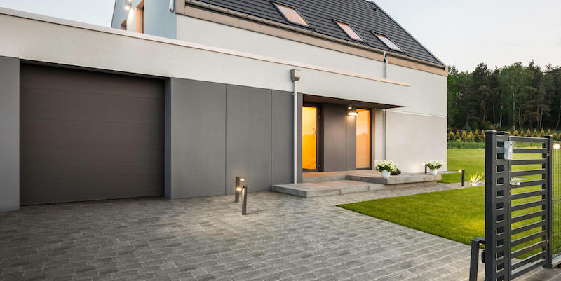 Sol extérieur avec des pavés gris