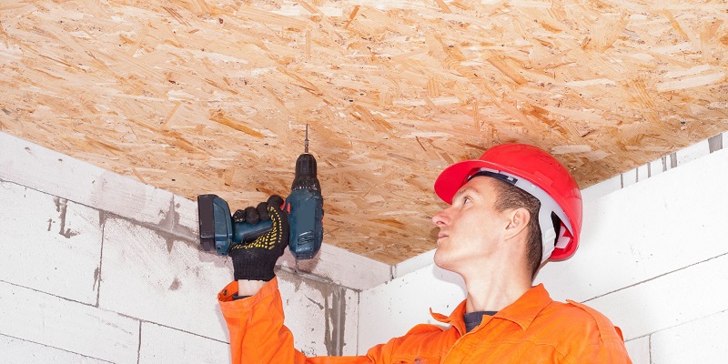 Fixation d'un panneau osb à l'aide d'une visseuse