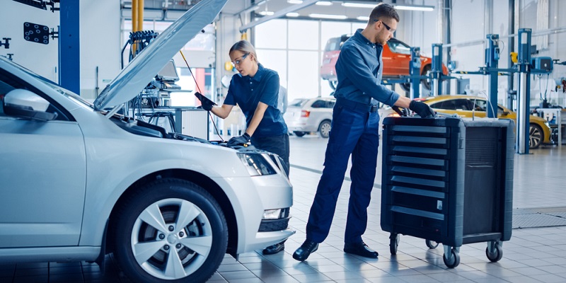 Servante d'atelier dans un garage automobile