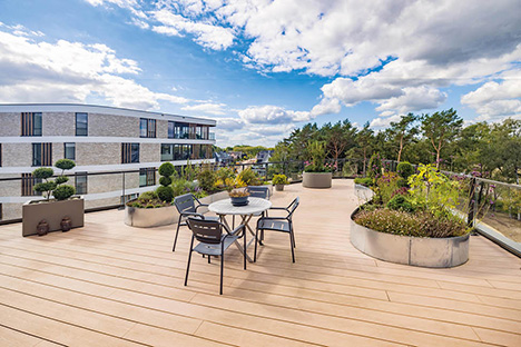 Photo d'ambiance terrasse ext&eacute;rieure bois et composite