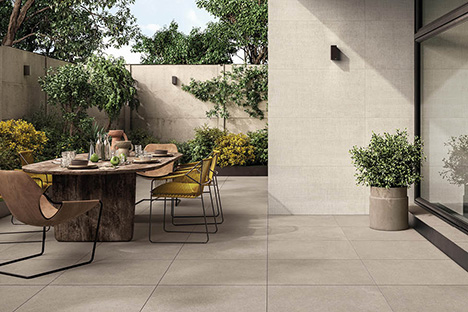 Photo d'ambiance terrasse ext&eacute;rieure dalles blanches