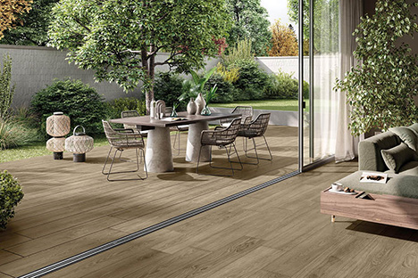 Photo d'ambiance terrasse ext&eacute;rieure dalles imitation bois