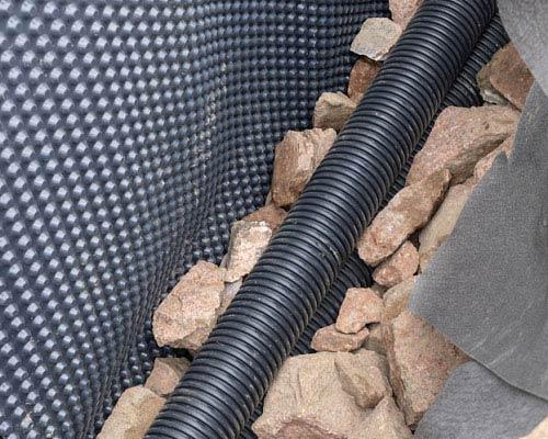 Drain et membrane d'étanchéité soubassement