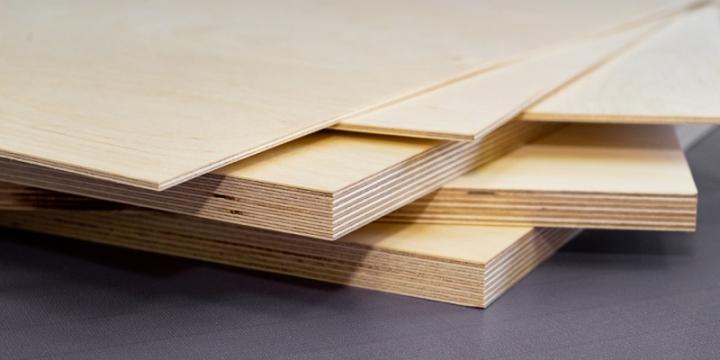 Plusieurs contreplaqués empilés