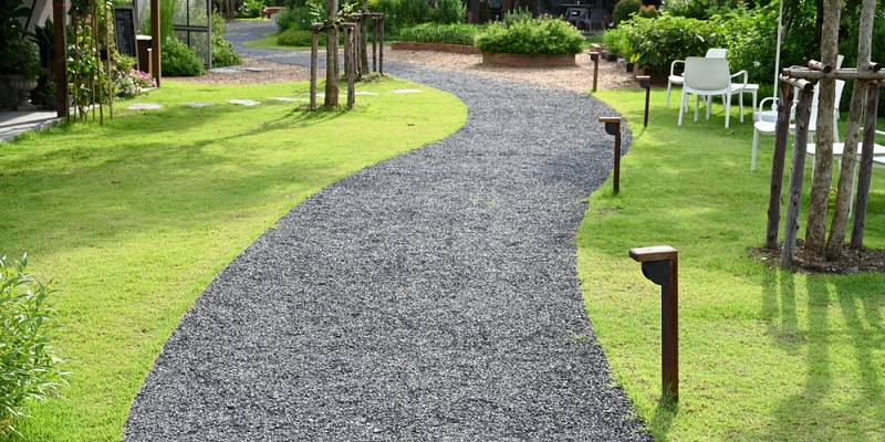 Allée pietonne en gravier