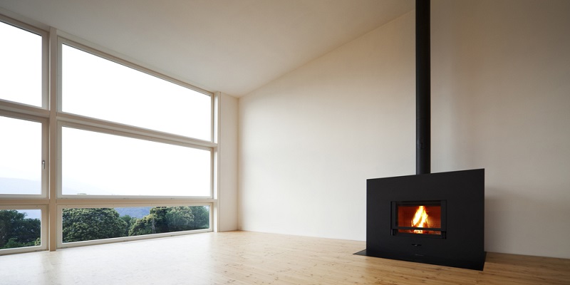 Poêle à bois dans le salon